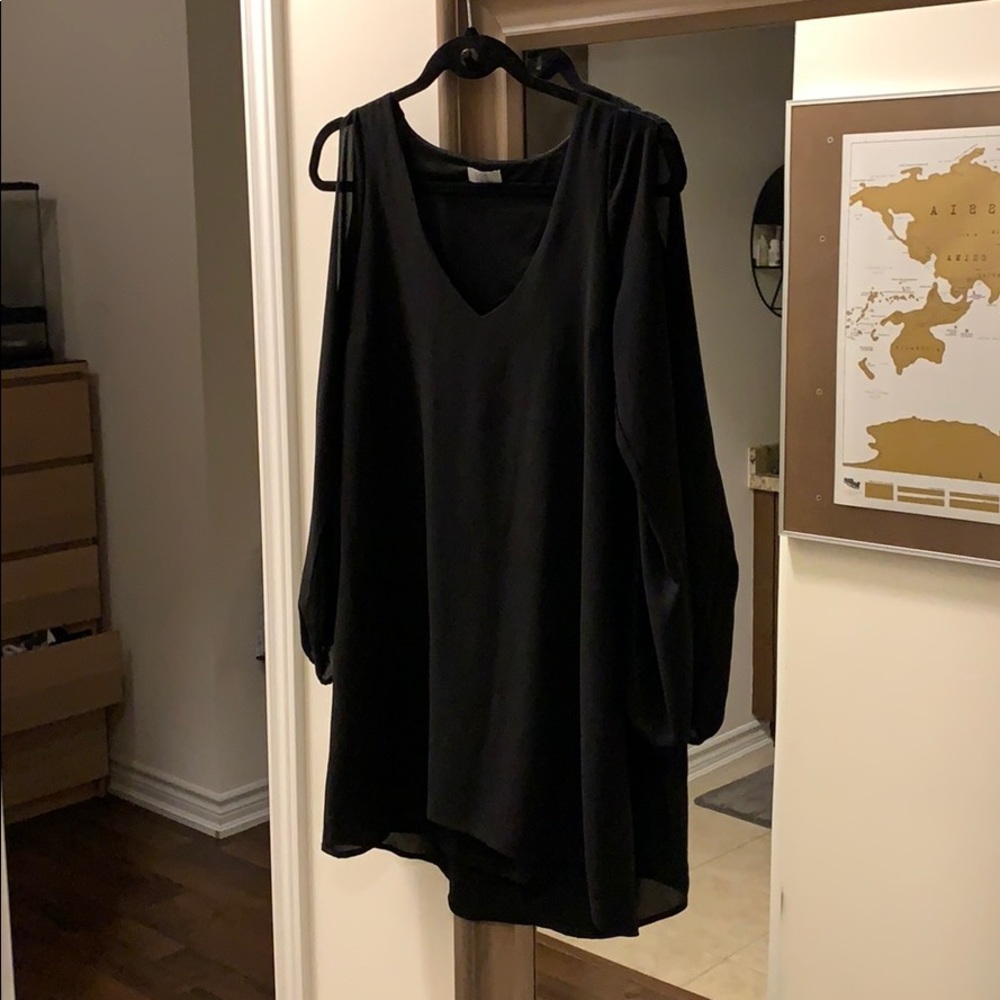 TOBI little black dress with cutout arms